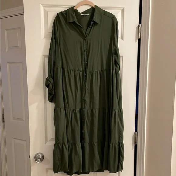 Time and Tru Green Buttoned Tiered Dress - Picture 1 of 2